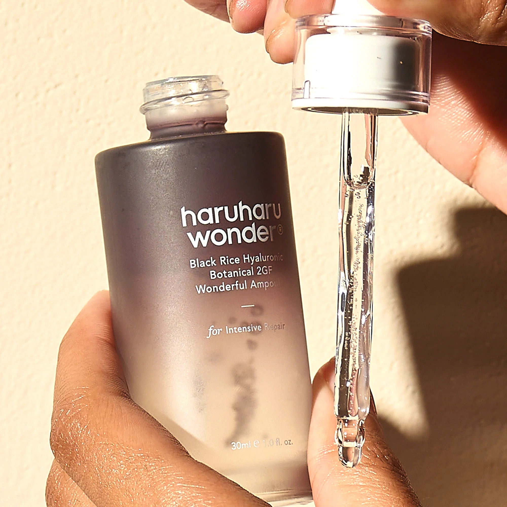 Haruharuwonder_-_Black_Rice_Hyaluronic_Botanical_2GF_Wonderful_Ampoule_30ml_Texture_1-_Seoulful_Skincare