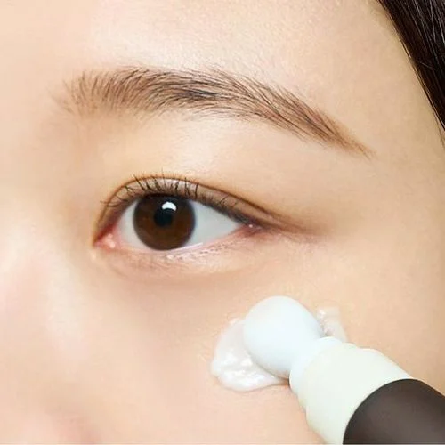 SKIN1004_-_Probio-Cica_Bakuchiol_Eye_Cream_Texture-2_Seoulful_Skincare