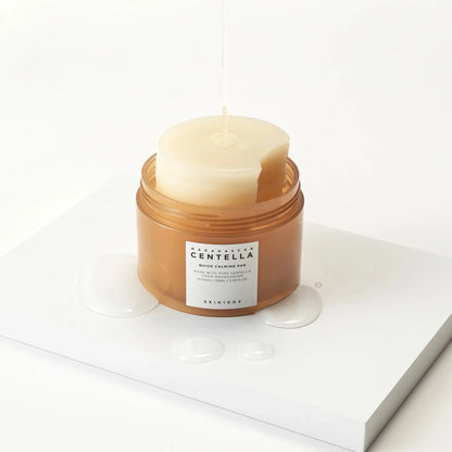 SKIN1004_-_Madagascar_Centella_Quick_Calming_Pad_70_pads_130ml_Lifestyle_3-_Seoulful_Skincare